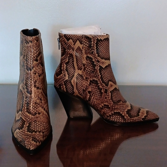 🔹️Dolce Vita - Issa Ankle Boots - Picture 2 of 12